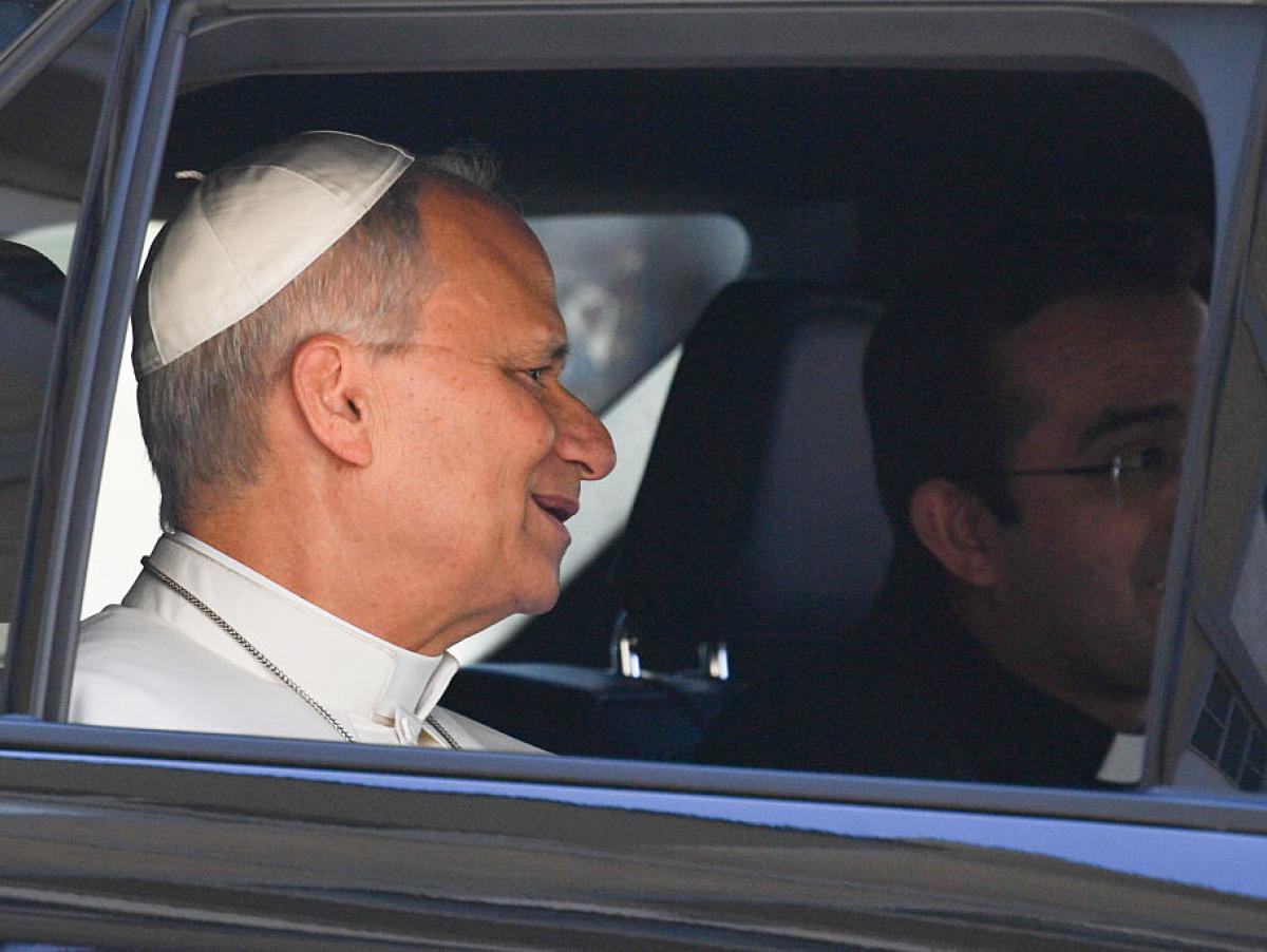 El papa León XIV recibe el alta y abandona el hospital tras su operación