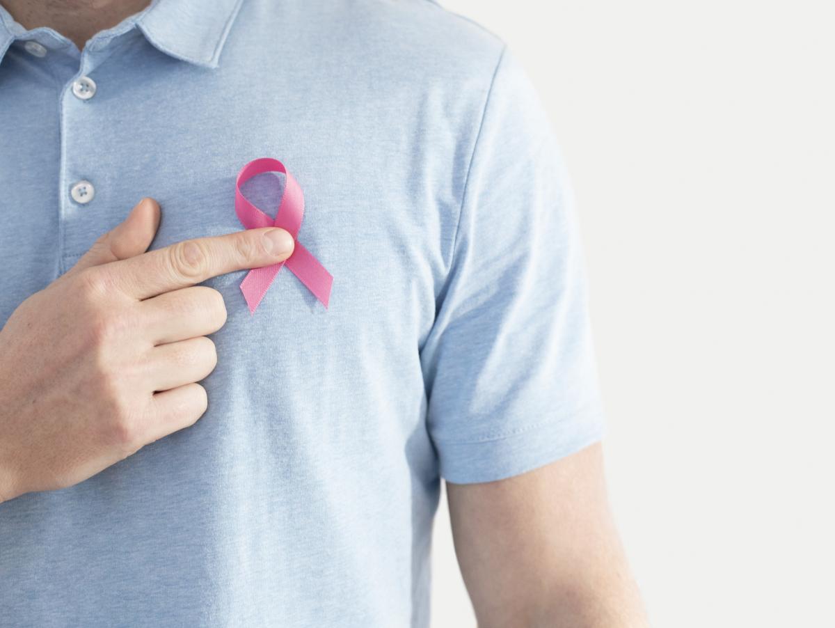 Ángel López, paciente de cáncer de mama: "La autoexploración también salva vidas masculinas"