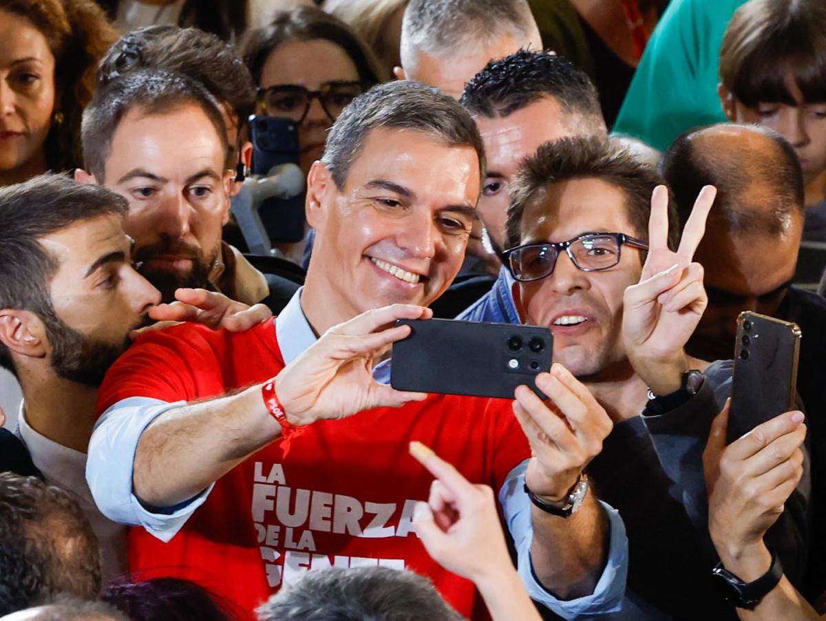 Pedro Sánchez participa en un acto de precampaña junto a Óscar Puente en Valladolid