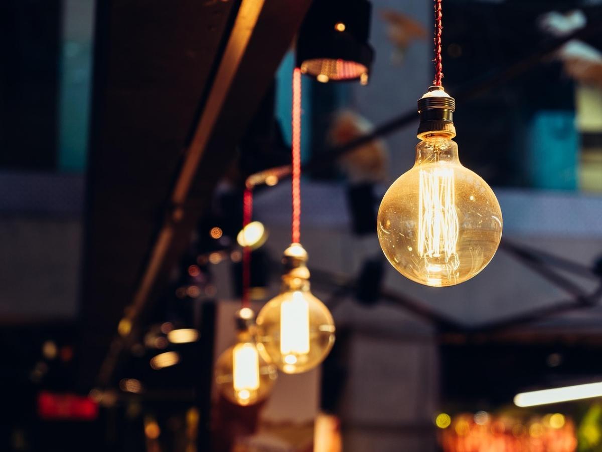 ¿Cómo ahorrar en energía teniendo una tarifa de luz fija?