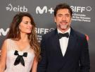 Javier Bardem y Penélope Cruz emocionan y se emocionan con el discurso de él al recoger el Premio Donostia