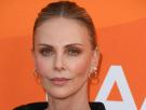 Charlize Theron no se corta un pelo al decir lo que piensa sobre la boda de Jeff Bezos y Lauren Sánchez