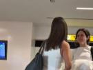 Una mexicana se cruza con Ayuso en un aeropuerto, se pone a hablar con ella y su vídeo ya corre como la pólvora