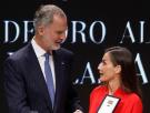 La complicidad de Letizia con Los Planetas y el homenaje a Robe Iniesta: los detalles de la entrega de las Medallas de Oro al Mérito en las Bellas Artes 2024