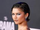 ¿Adiós al 'clean look'? La sombra de ojos azul y otras tendencias que dejan claro que el maquillaje quiere volver a ser divertido