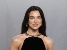 25.000 plumas, 480.000 cristales y un velo de seis metros: los detalles del espectacular vestido de novia de Dua Lipa