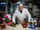 Cierra el último Hospital del Juguete: “Llevo más de 50 años y todavía me queda mucho por aprender”