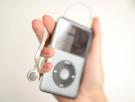 Vuelve el iPod: los más jóvenes están rescatando este viejo dispositivo para escuchar música "sin las distracciones de los móviles"