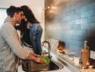 ¿Quiere tener sexo con su mujer? Friegue los platos sin que tengan que pedírselo