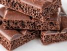 Encuentran una chocolatina de 1991 y todo el mundo alucina con su tamaño, tanto que incluso la marca se ha tenido que pronunciar: "Pesa 62 gramos, es casi tan grande como mi mano"