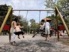 Cierran 1.600 calles al tráfico para que los niños vuelvan a jugar donde siempre se jugó: "Si tienes un espacio seguro, los niños saldrán a jugar con lo que tengan"