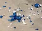 Una mujer rompe por accidente la escultura ‘Balloon Dog’ de Jeff Koons