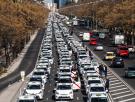 Los taxistas se rebelan contra Ayuso: "Están intentando acabar con nosotros"