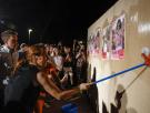 ¿Tienen sentido pegar carteles electorales en la calle en la era digital?