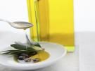 Piden a Sanidad la retirada del aceite de orujo de oliva: un análisis de la OCU revela trazas de hidrocarburos aromáticos por encima de los niveles admisibles