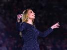 Un fan le pide matrimonio a Adele durante un concierto y la respuesta de la cantante disipa las dudas