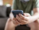 Médicos británicos comparan el uso de redes sociales con el tabaquismo y recomiendan preguntar en consulta cuántas horas pasan los niños con el móvil