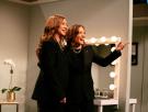 Kamala Harris se sienta ante su reflejo en 'Saturday Night Live' y hace un chiste sobre este momento de Trump