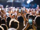 Colas desde las 4 de la mañana, números a rotulador en la mano y pañales de adulto: la guerra por la primera fila de los conciertos se ha descontrolado