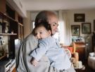 Los investigadores coinciden: cuidar a los nietos mejora la memoria y previene el deterioro cognitivo en mayores de 50, según un estudio con 2.887 abuelos