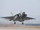 La 'fábrica oscura' china que duplica la producción del caza furtivo J-20 reduce un 80% el trabajo humano: el modelo para fabricar 1.000 aviones en 2030
