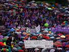 "Luchando por las que no pueden estar", así han salido miles de mujeres a la calle para unirse al grito feminista en Madrid