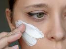 Un doctor en Química despeja las dudas sobre si es bueno o no ponerse Nivea de lata azul en la cara