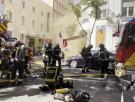 Dos bomberos heridos graves al extinguir un incendio en un restaurante de Chamberí (Madrid)