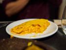 Sin cebolla, con tres yemas extra y a menos de 4 euros el pincho: los secretos de la mejor tortilla de patata de España