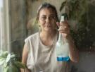 Una experta en limpieza anima a limpiar las ventanas en octubre para prevenir las antiestéticas manchas