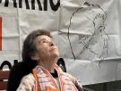 Maricarmen, la vecina de 87 años a la que quieren desahuciar, tras suspenderse el desalojo: "Voy a seguir luchando"