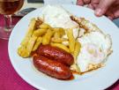Pide huevos fritos con patatas y chistorra y cuando le llevan el plato suelta una frase que ya es historia del cuñadismo