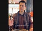 El actor David Henrie prueba la paella española y la define con una frase: las reacciones son inmediatas