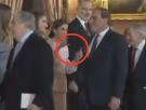 Las cámaras captan un inusual gesto de Letizia en el acto de entrega del Toisón de Oro a la reina Sofía