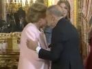 La cara de la princesa Leonor y la infanta Sofía cuando Javier Solana saluda a la reina es para exponerla en un museo