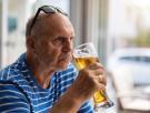 Un doctor apunta la edad a la que se debería dejar de beber alcohol por completo: muchos se llevarán un chasco