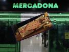 El turrón de Suchard vale 5 euros en Mercadona y 3 en otros supermercados: un experto da la clave de por qué pasa
