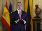 De pie, hablando brevemente de vivienda y repitiendo una palabra hasta 7 veces: así ha sido el mensaje navideño del rey Felipe