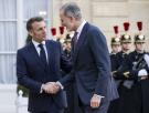 Una experta en Casa Real se fija en lo que hace Macron justo al lado del rey Felipe VI: "Es un gesto impropio"