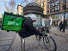 Uber Eats se suma a Glovo y renuncia a los repartidores autónomos para evitar problemas legales