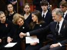 El cariño y consuelo de Felipe y Letizia, la princesa Leonor y la infanta Sofía a la reina Sofía en el funeral de Irene de Grecia