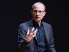 Noah Harari hiela Davos con su reflexión más provocadora: "Lo que se teme de los inmigrantes humanos será verdad con la IA"