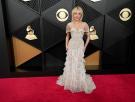 La alfombra roja de los Grammy: de una radiante Sabrina Carpenter a las bailarinas verdes de Harry Styles