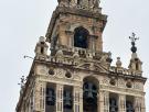 Estudian retirar las tres azucenas restantes de la Giralda para prevenir nuevas caídas