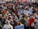 Miles de personas salen a las calles de Madrid contra el "deterioro intencionado" de la sanidad pública