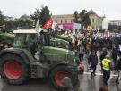 Una tractorada "fúnebre" de 2.500 agricultores clama en Madrid contra el pacto con Mercosur