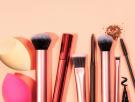 ¿Es mejor usar brocha o esponja para aplicar la base de maquillaje? Una experta responde