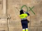 Una pintada que pone "VOX" daña un arco declarado como bien de interés cultural en Burgos