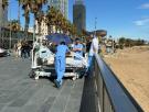 El humanizador programa que hay detrás de esta foto de un paciente del Hospital del Mar de Barcelona en el paseo marítimo