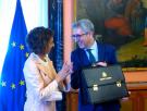 Lo que dice Arcadi España al recibir la cartera de ministro de Hacienda provoca la carcajada de María Jesús Montero